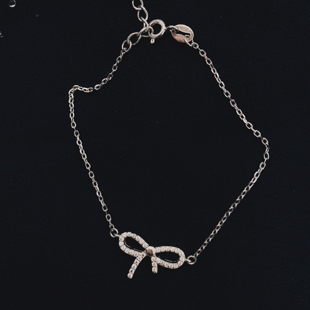 Bow bracelet, silver